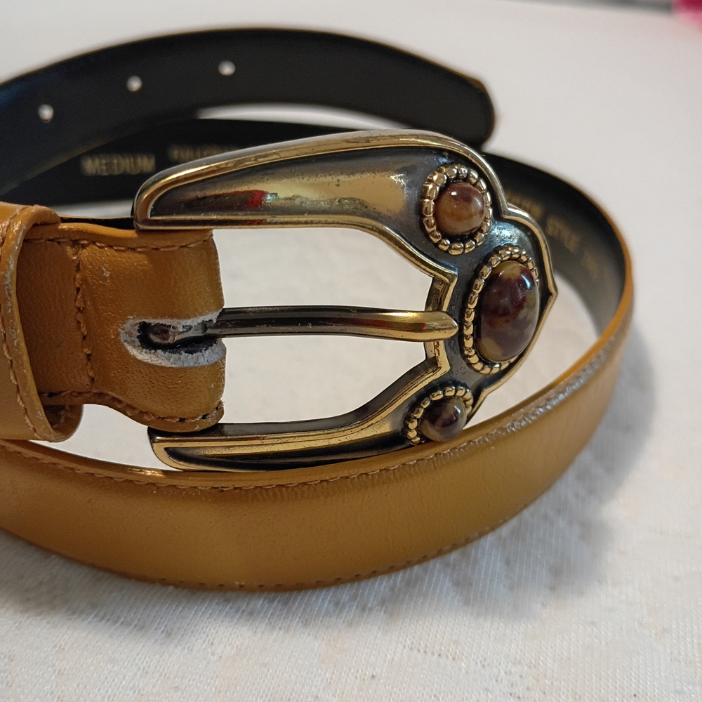 Liz Claiborne-Tan Leather Belt with Decorative Buckle✨
